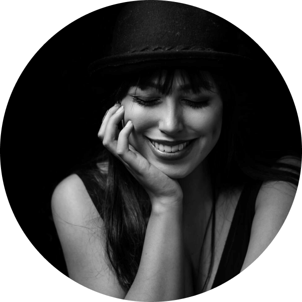 Зображення-заповнювач з аватаркою користувача, який пише відгук.